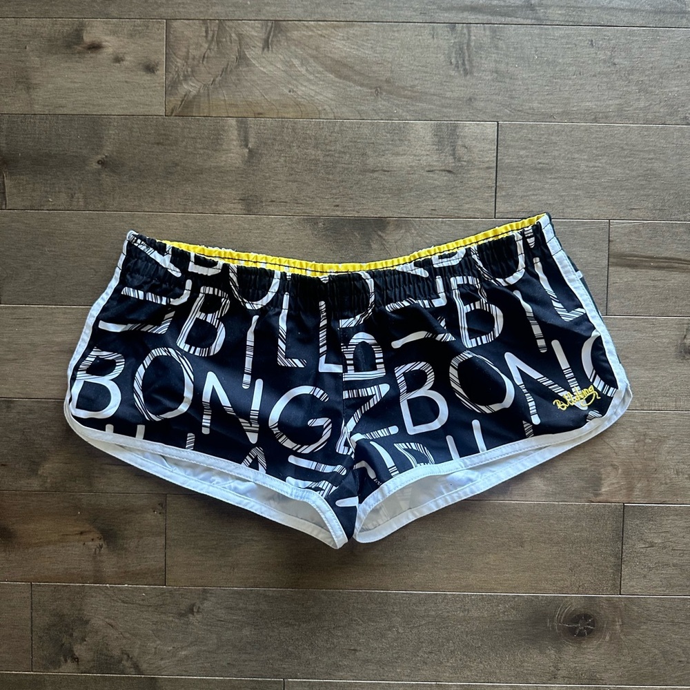 Billabong Bold Black and White short Shorts - size medium